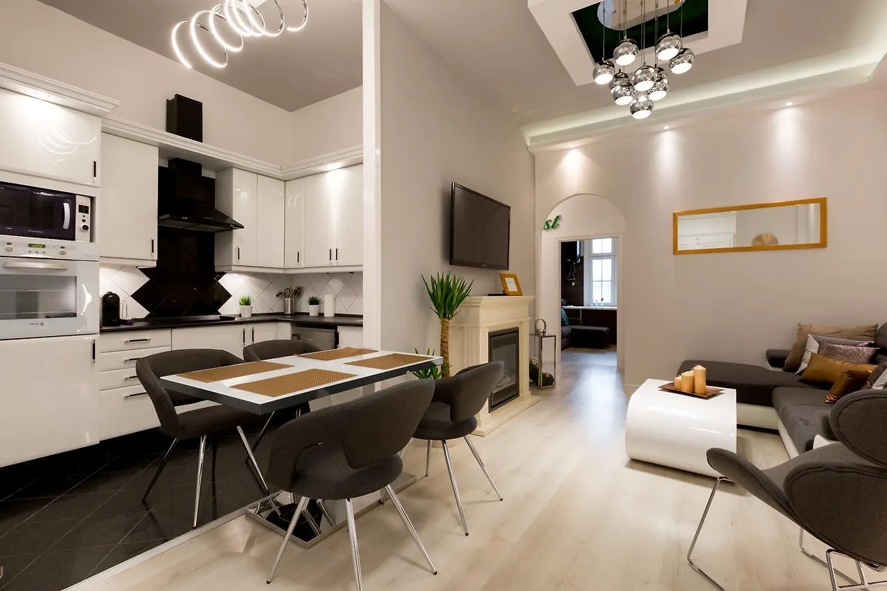 בודפשט Luxury Dream Home In The Absolute Center 0*,